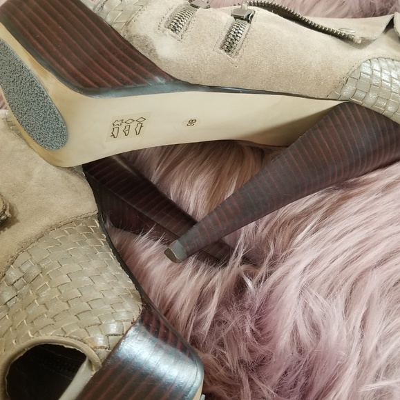 Shoes - Picture 2 of 8